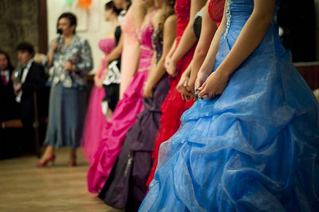 Prom Dresses for Flat-Chested Girls 