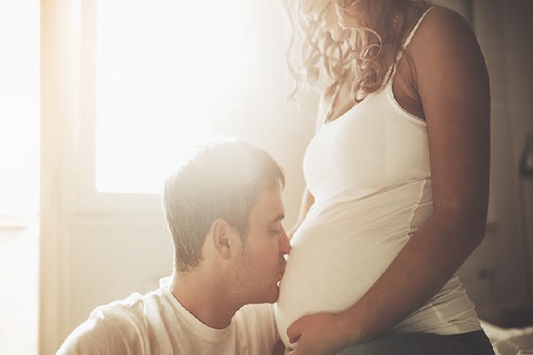 Ways to bond with your guy when you are pregnant2